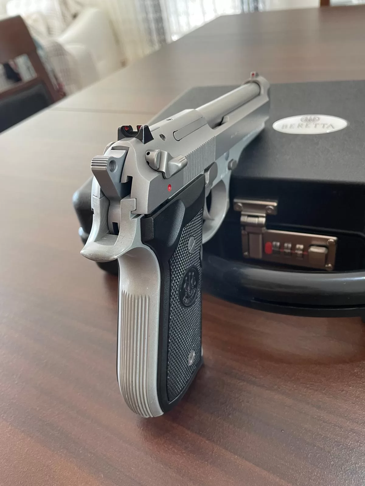 Yargı Mensubunun Koleksiyonundan Beretta 92 Fs İnox Modeli