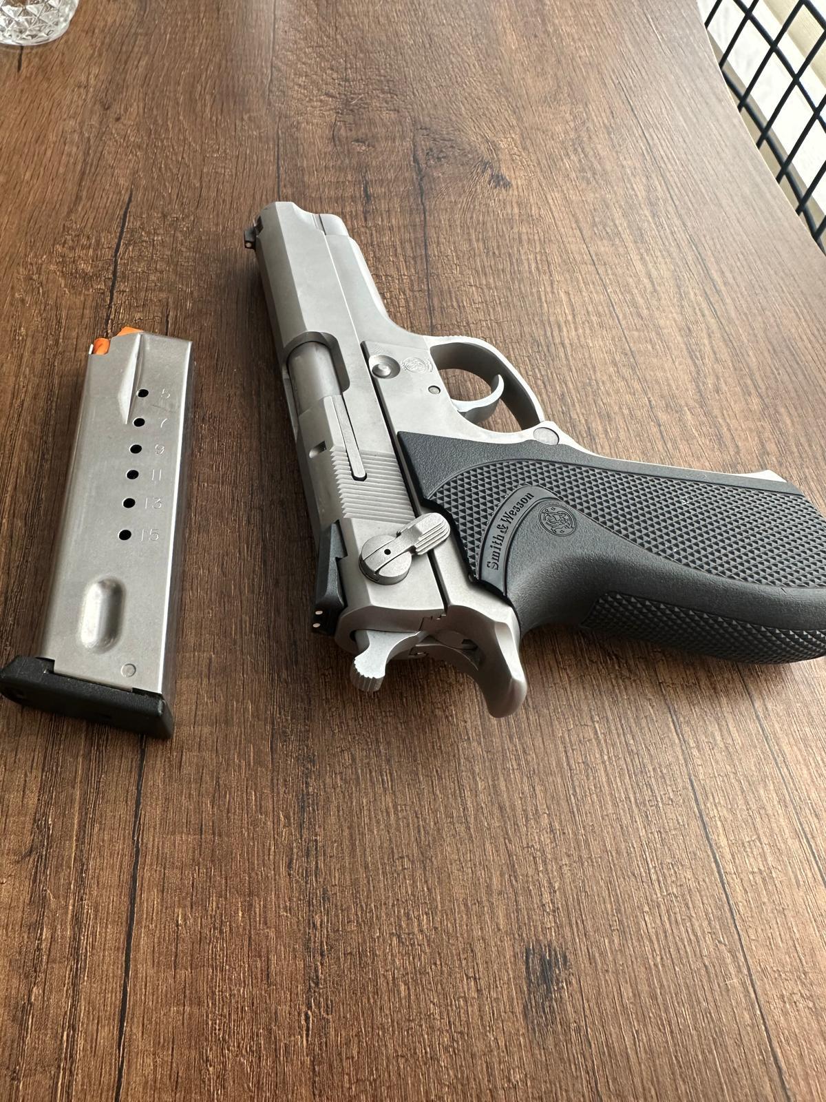 ACİL Smith Wesson 5906  (15+1) 9mm