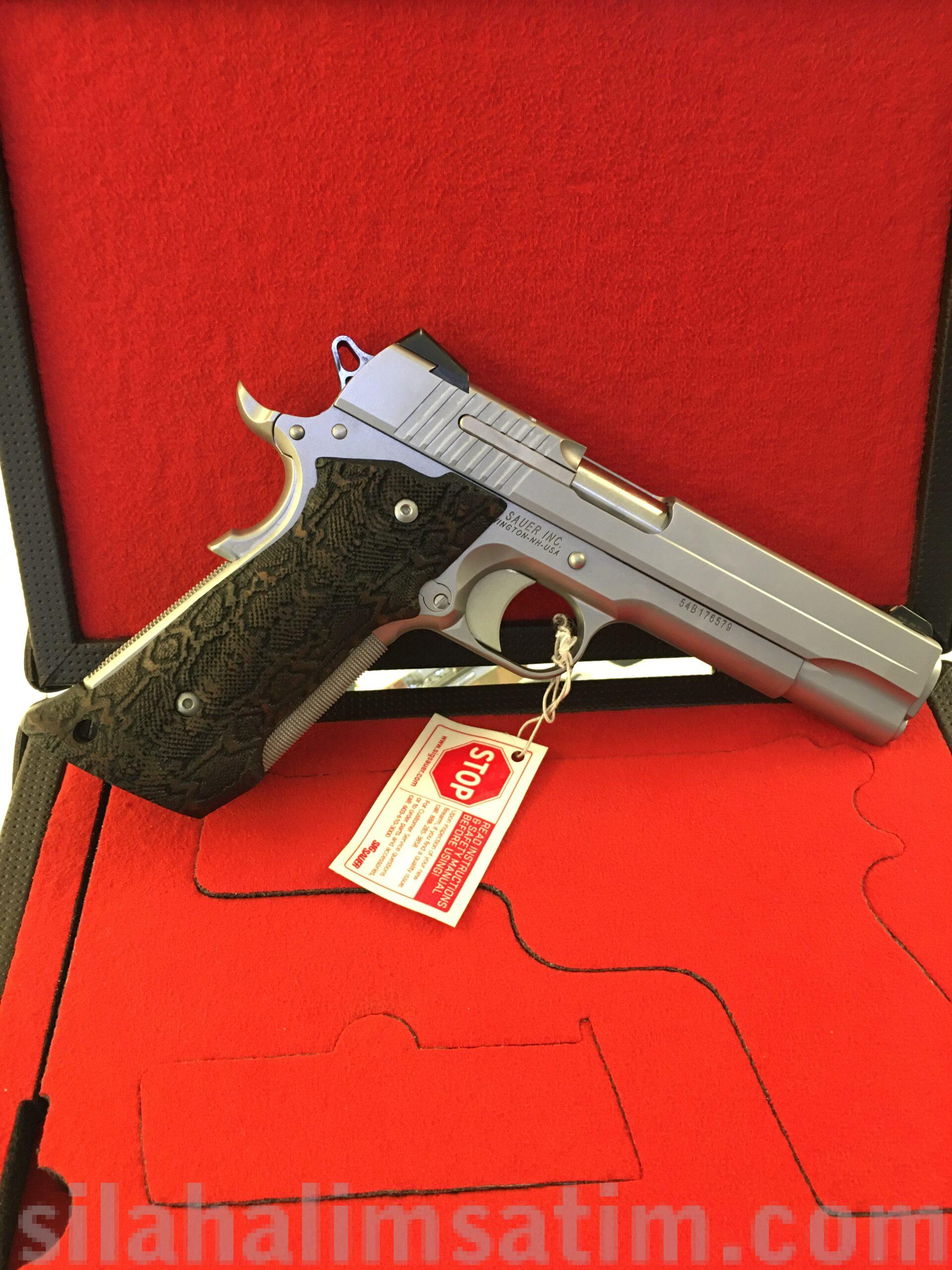 SIG SAUER 1911 STAINLESS
