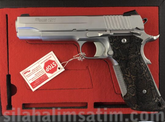 SIG SAUER 1911 STAINLESS