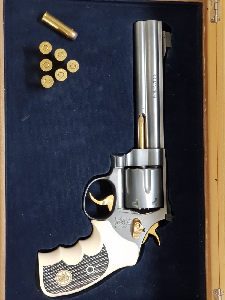 Smith Wesson model 629 .44 cal. 6" namlu