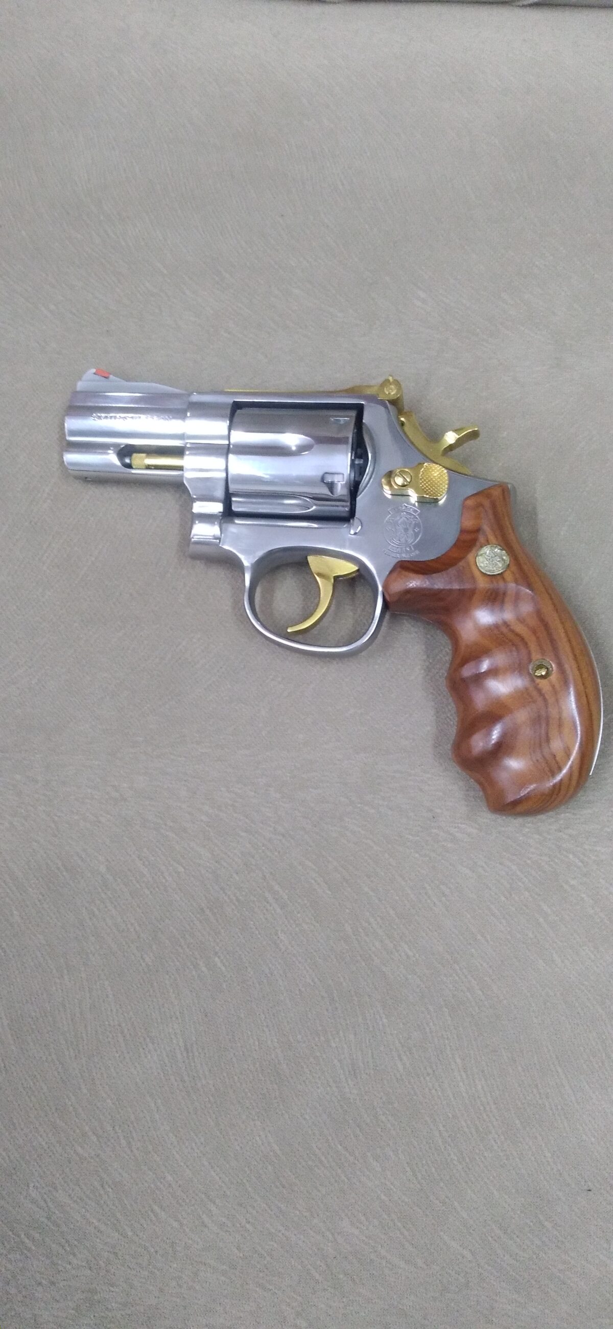 Smith&Wesson 357 2.5inç en yeni modelidir.