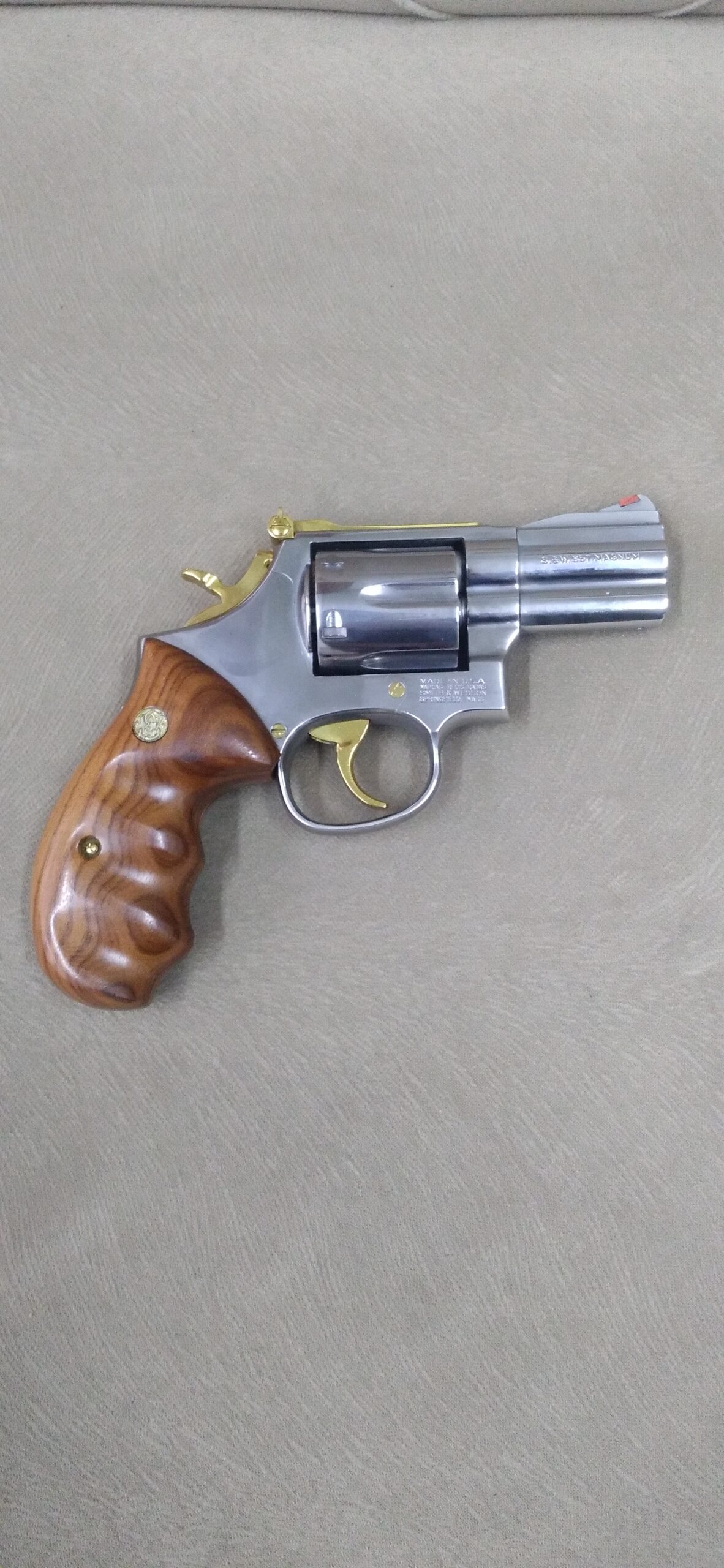 Smith&Wesson 357 2.5inç en yeni modelidir.