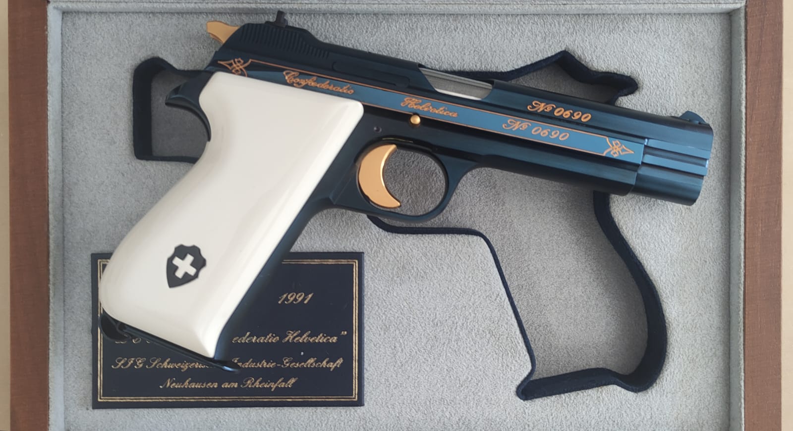 Sig Sauer P210 Blue Helvetica - Özel Koleksiyon Silahı