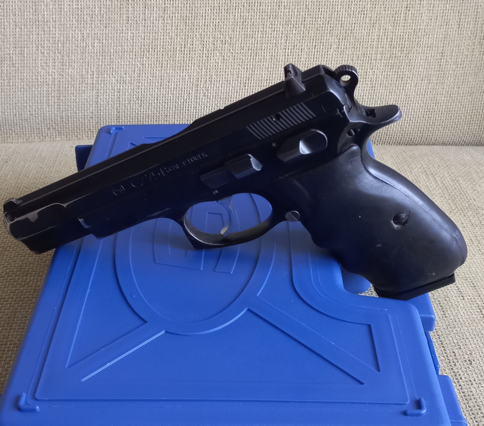 Polis Memurundan CZ75