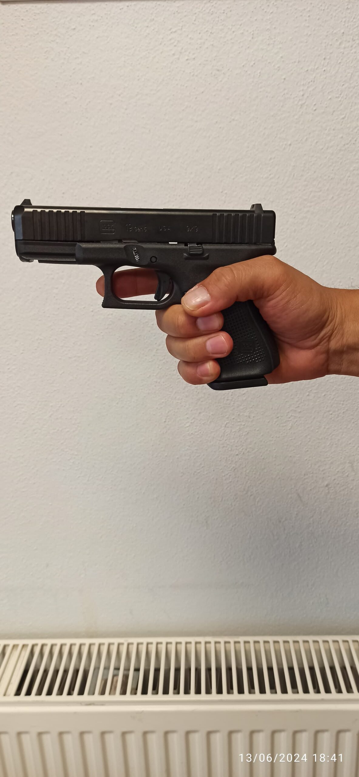 Glock G19 gen5 sıfır kutusu ile beraber