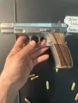 CZ 75B ALANINDA EN İYİ SİLAHLARDAN BİRİ OLUP 9 MM 15 +1  , özel olarak yapılmış ve görsel kabze takılmıştır .