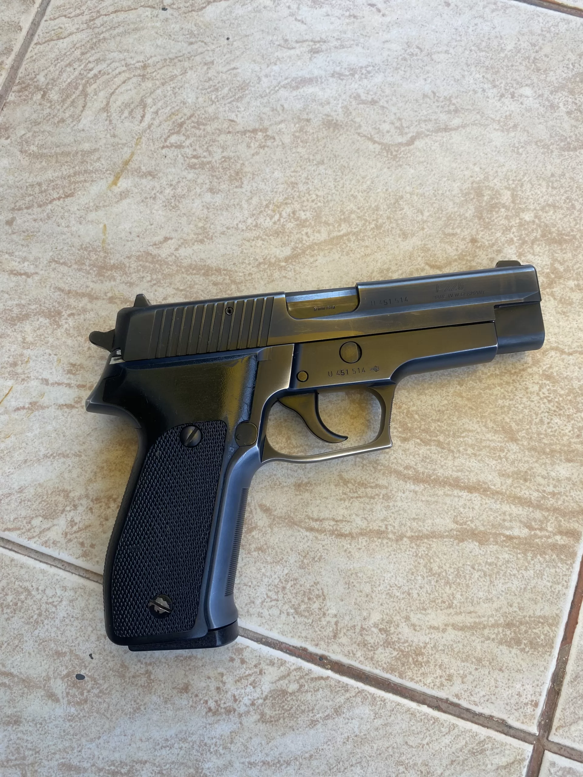 Polis memurundan temiz sigsauer P226