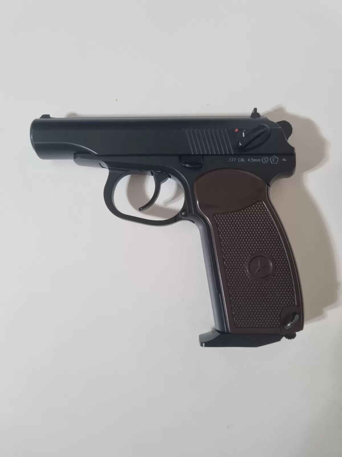 KWC MAKAROV BLOWBACK 4.5 CELIK BB TABANCA(gamo p900 IGT 4.5 pellet tabanca hediyeli)