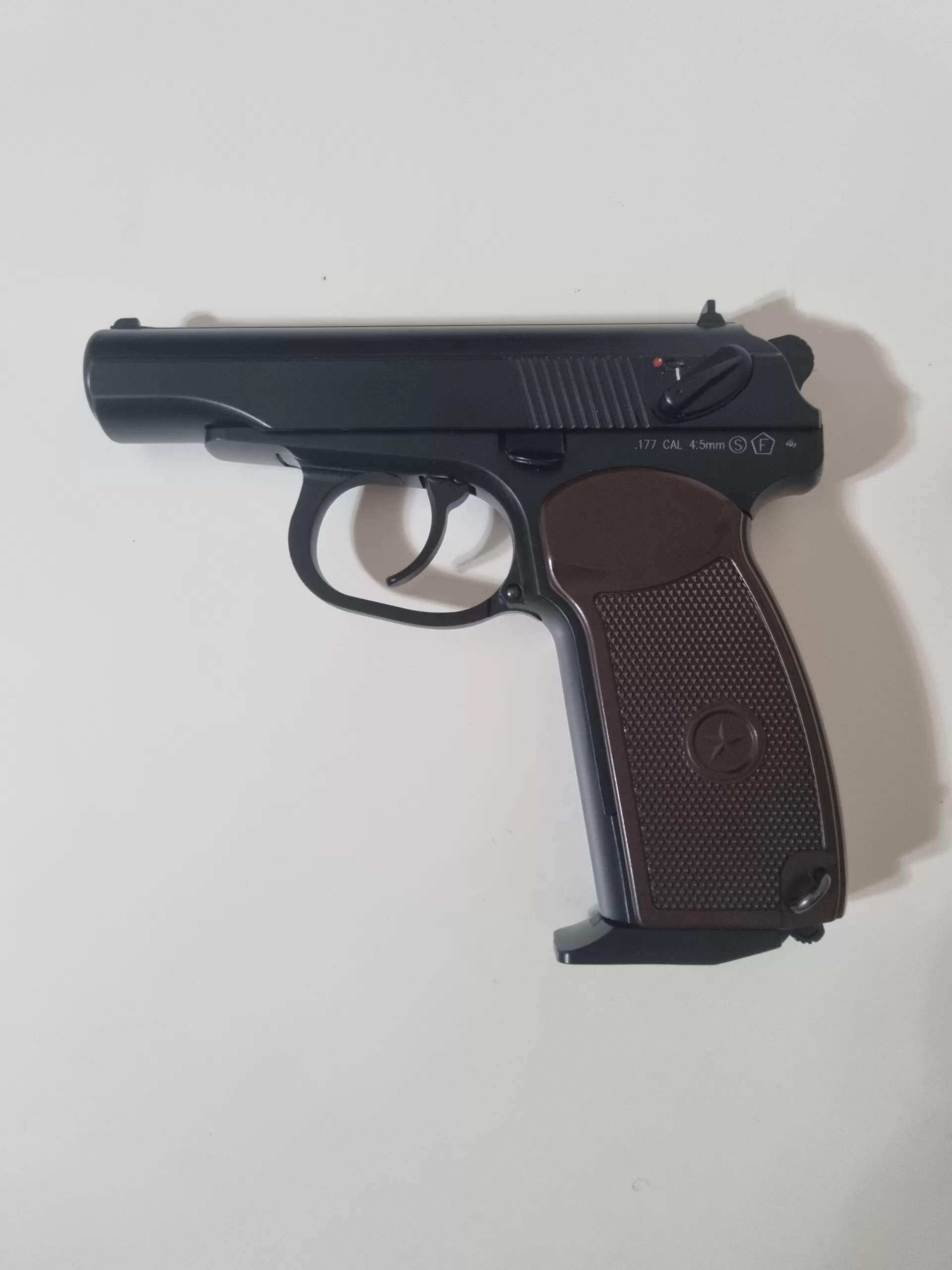 KWC MAKAROV BLOWBACK 4.5 CELIK BB TABANCA(gamo p900 IGT 4.5 pellet tabanca hediyeli)